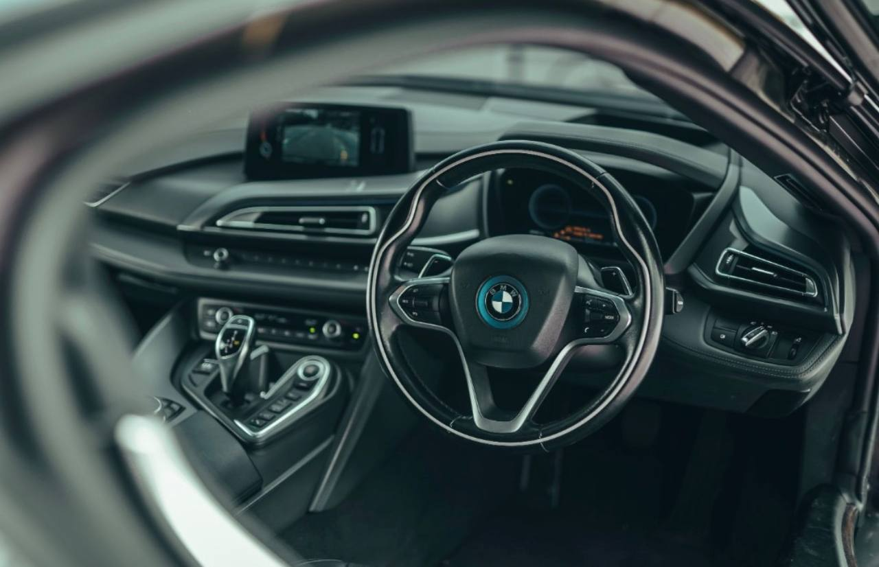 BMW i8 车内