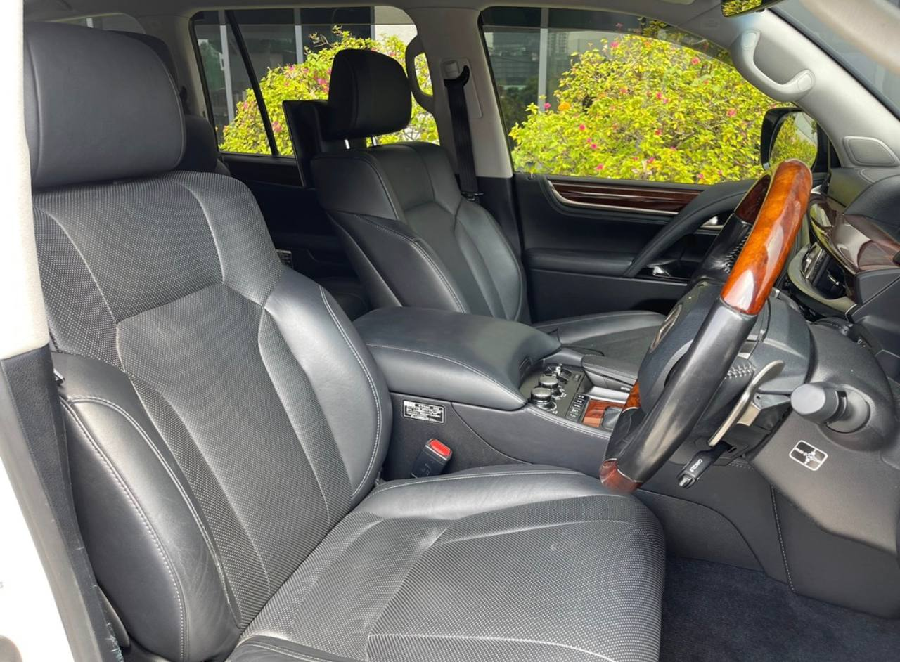Lexus Lx570 photo 4