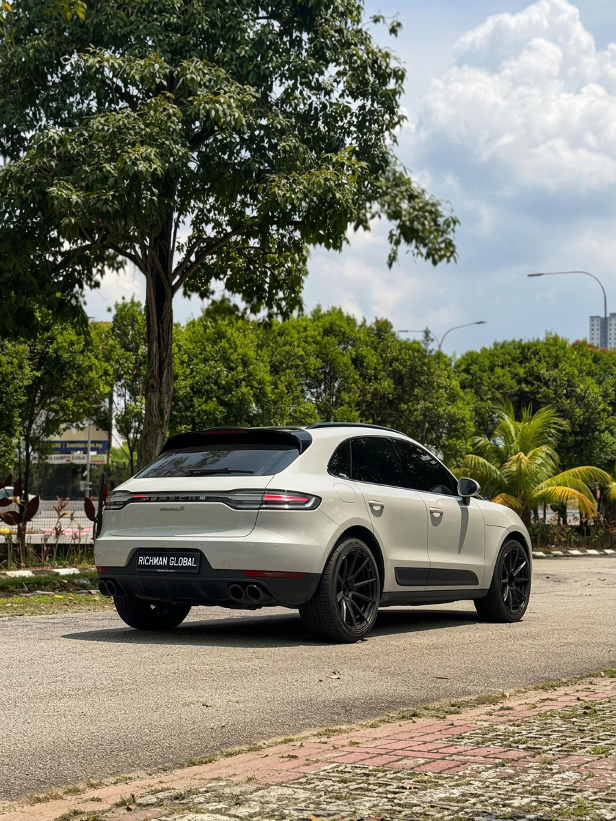 Porsche Macan S photo 2