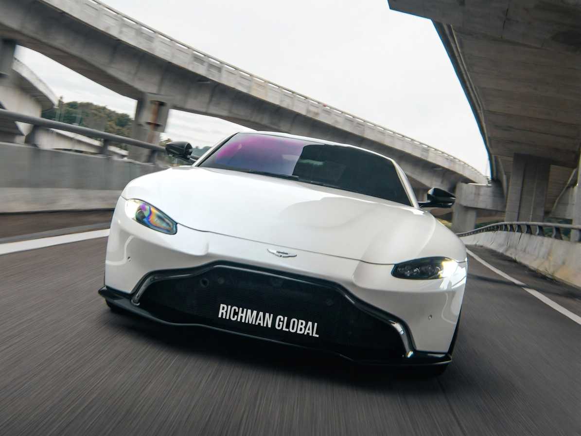 ASTON MARTIN VANTAGE