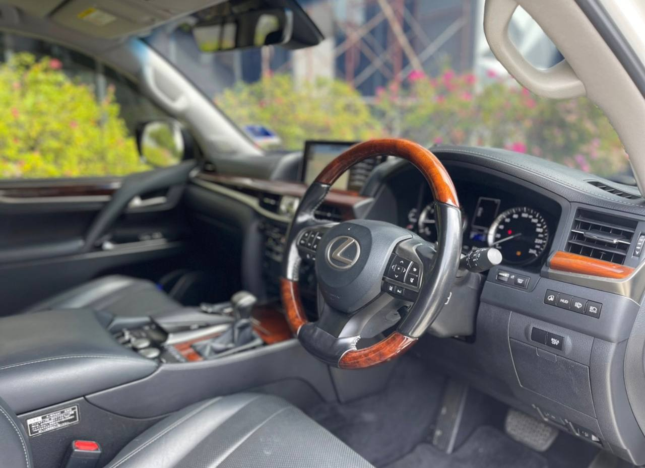 Lexus Lx570 photo 5