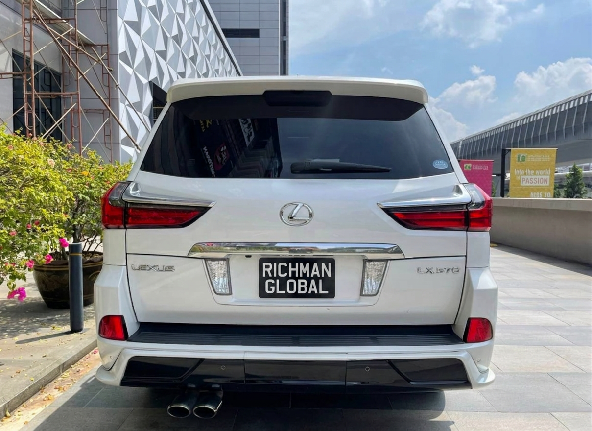 Lexus Lx570 photo 2