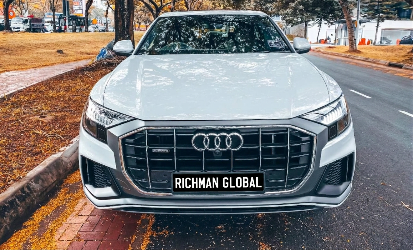 AUDI Q8