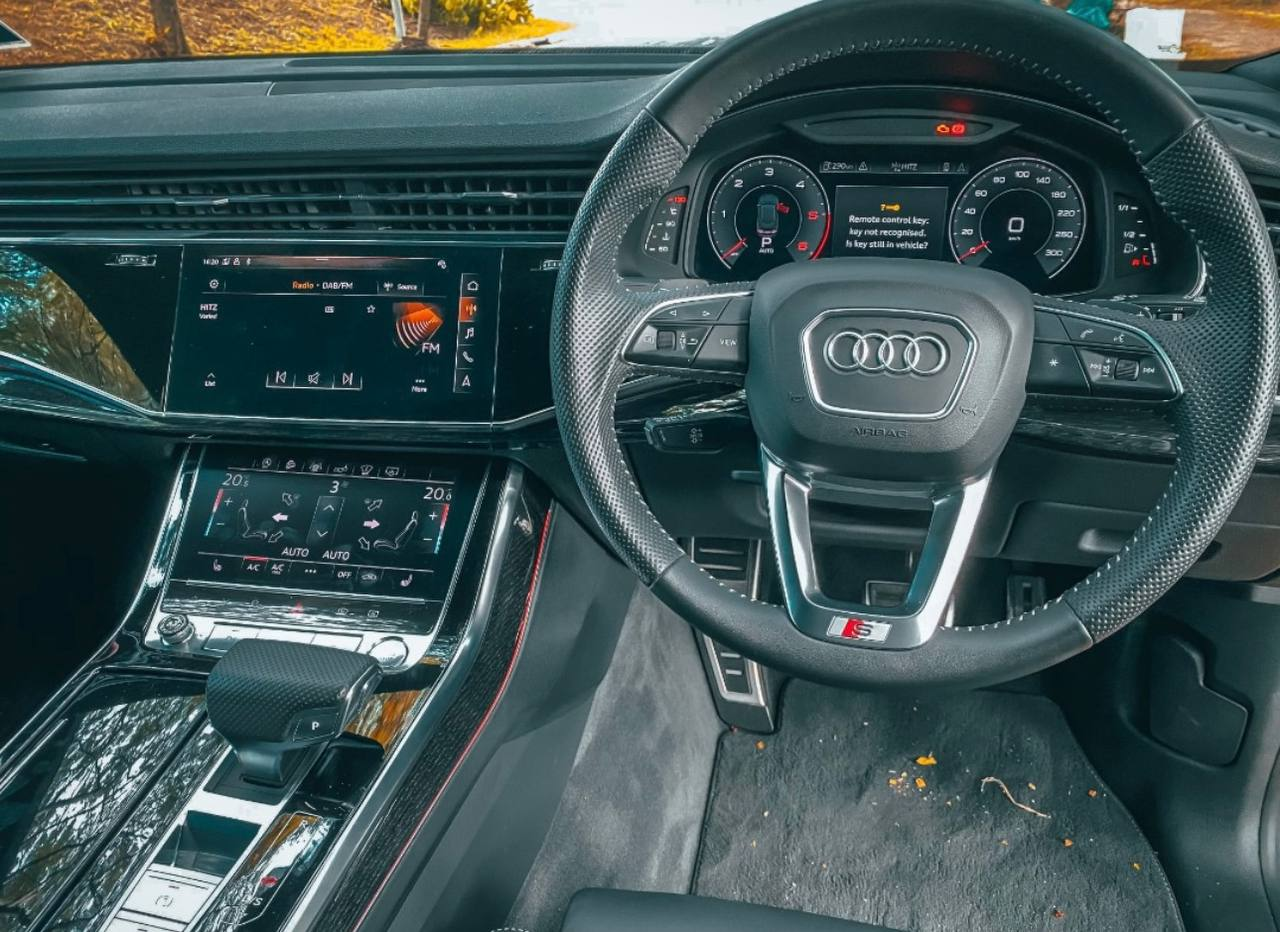 AUDI Q8 车内