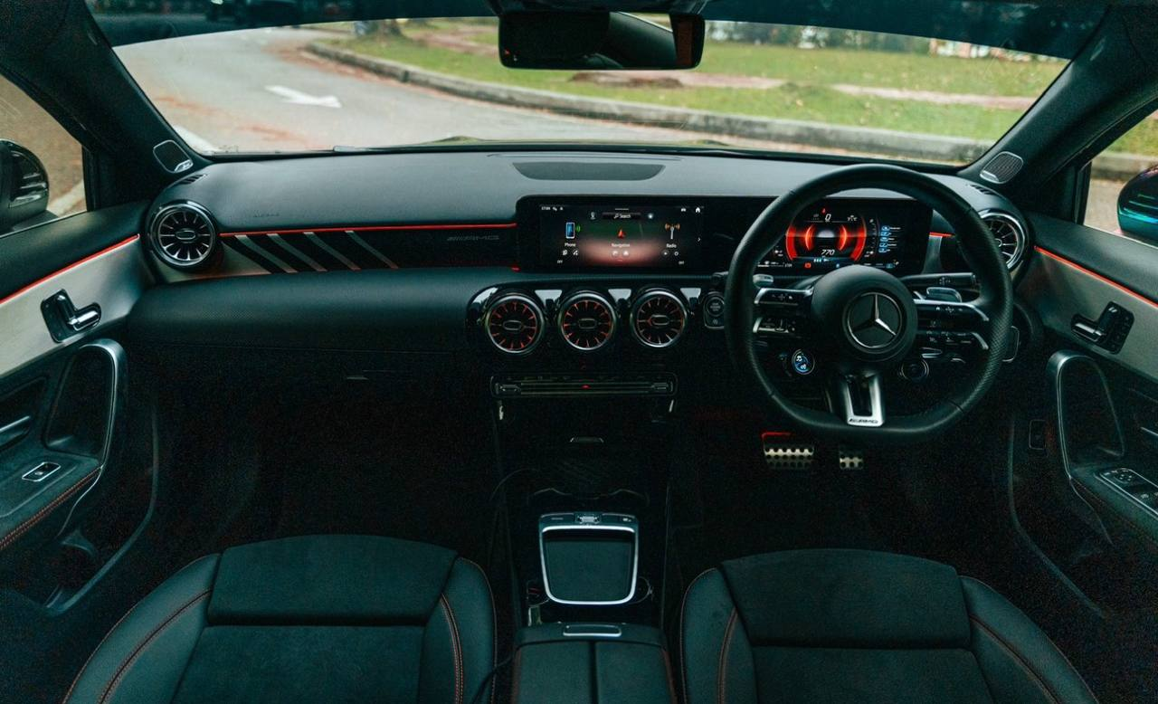 Mercedes A45 S Amg photo 4