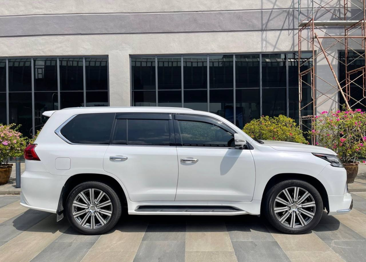 Lexus Lx570 photo 3